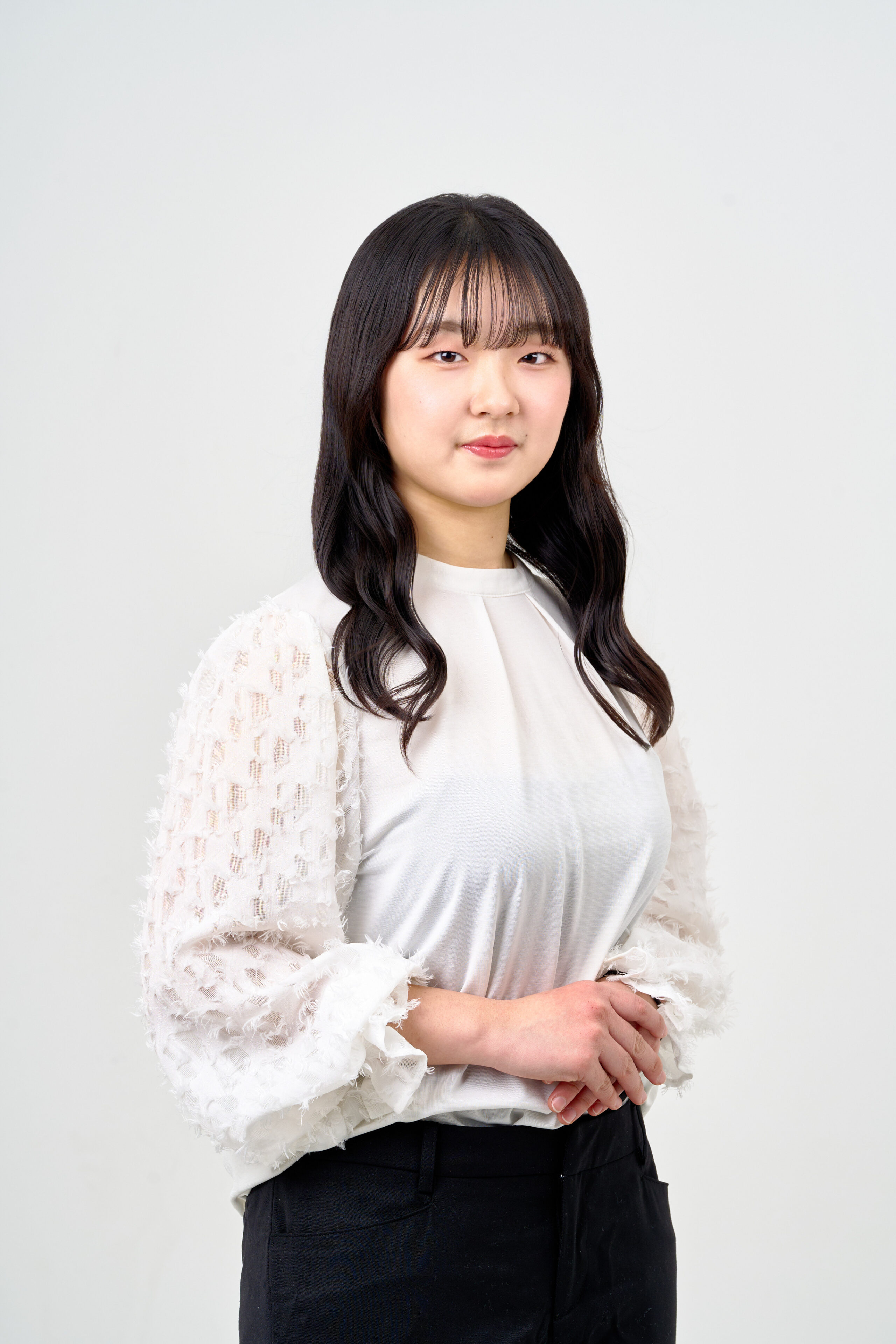 宣材写真の撮影です。落ち着いた表情とポー