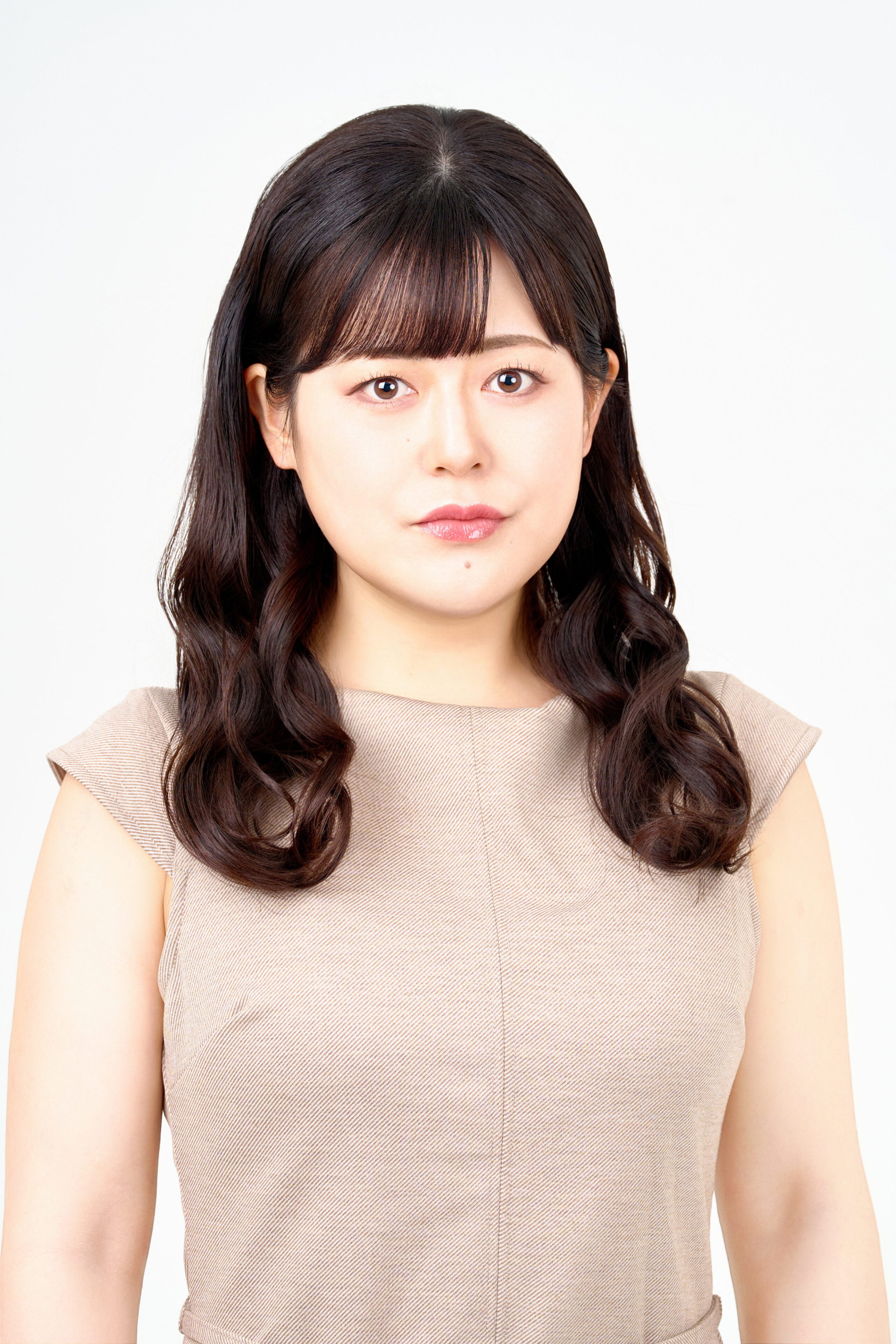 宣材写真です。シンプルなポージングと明る