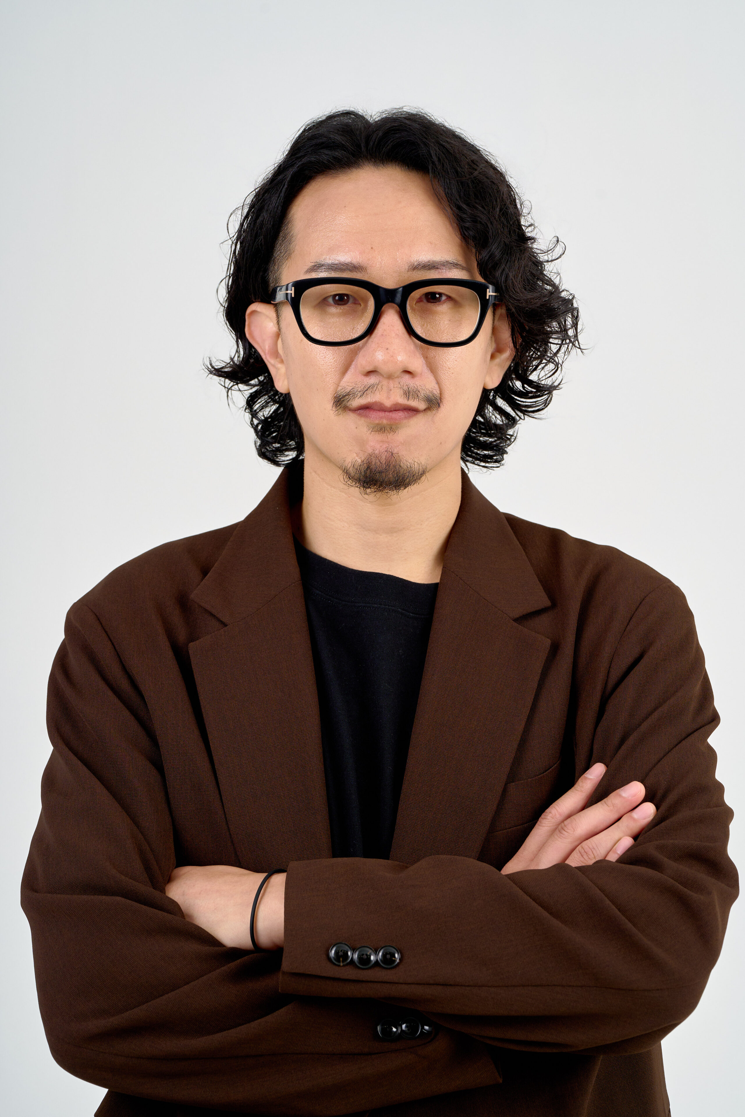 宣材写真の撮影です。白背景に少し明るさを