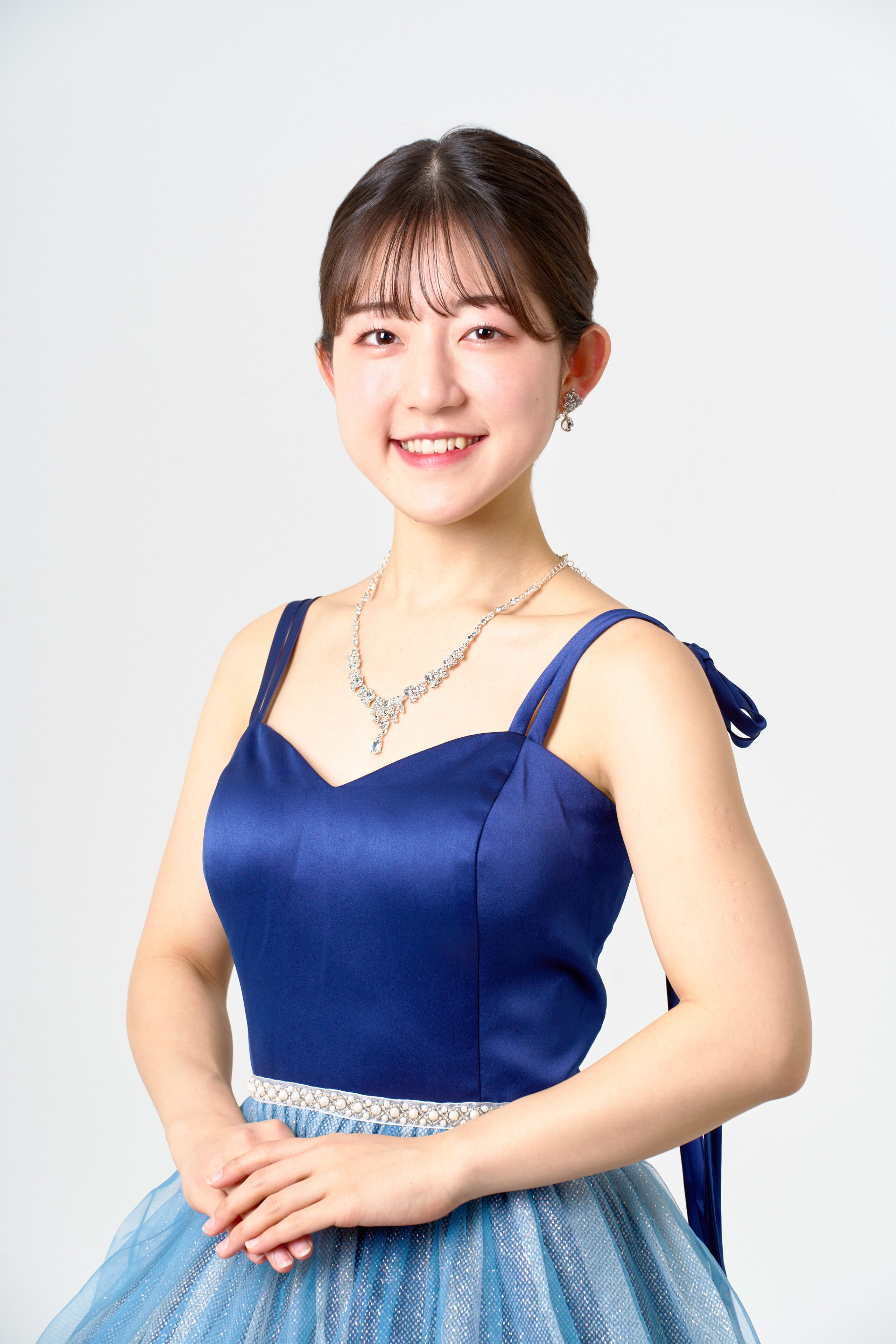 音楽家の方の宣材写真です。シンプルなポー