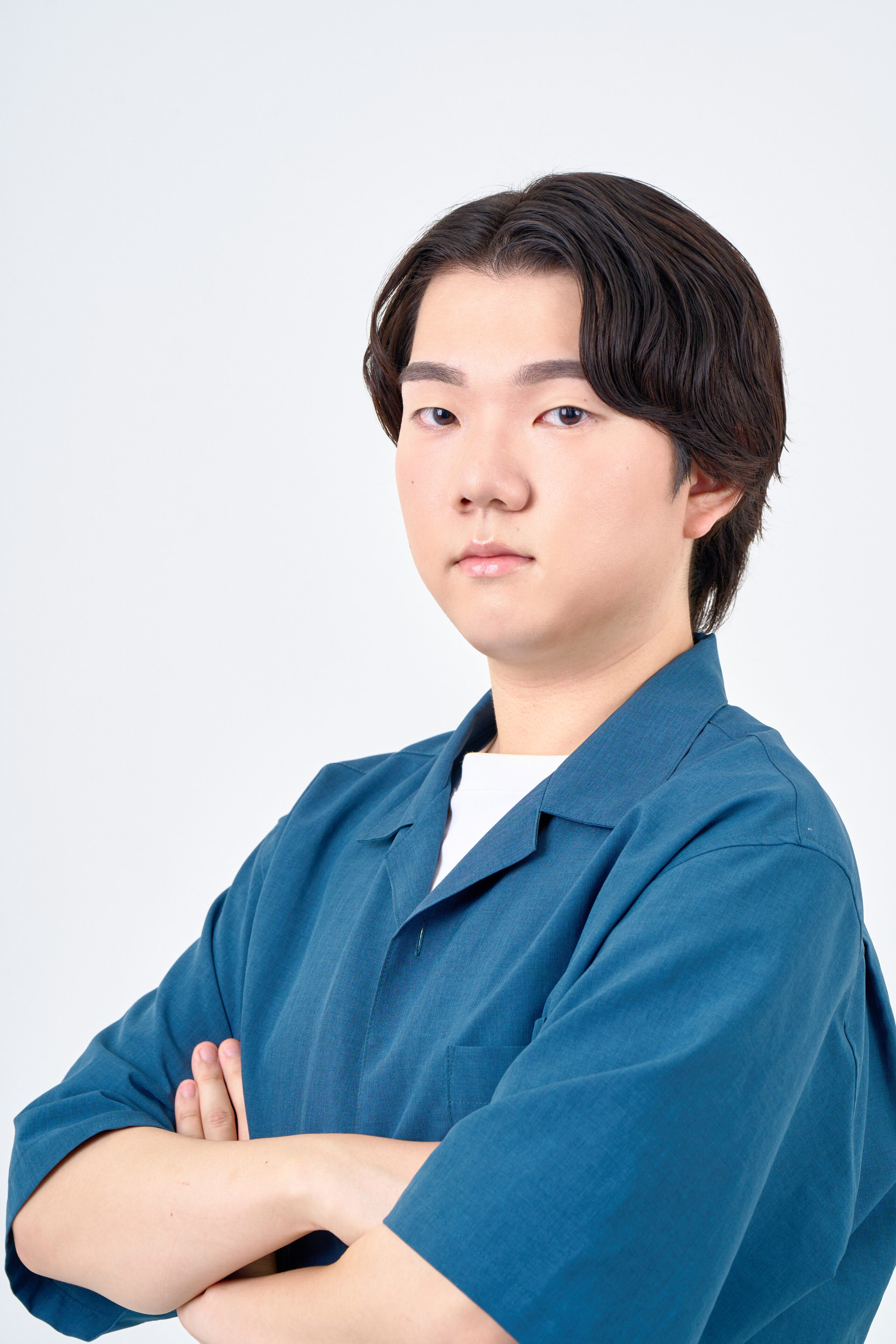 宣材写真の撮影です。白い背景により人物を