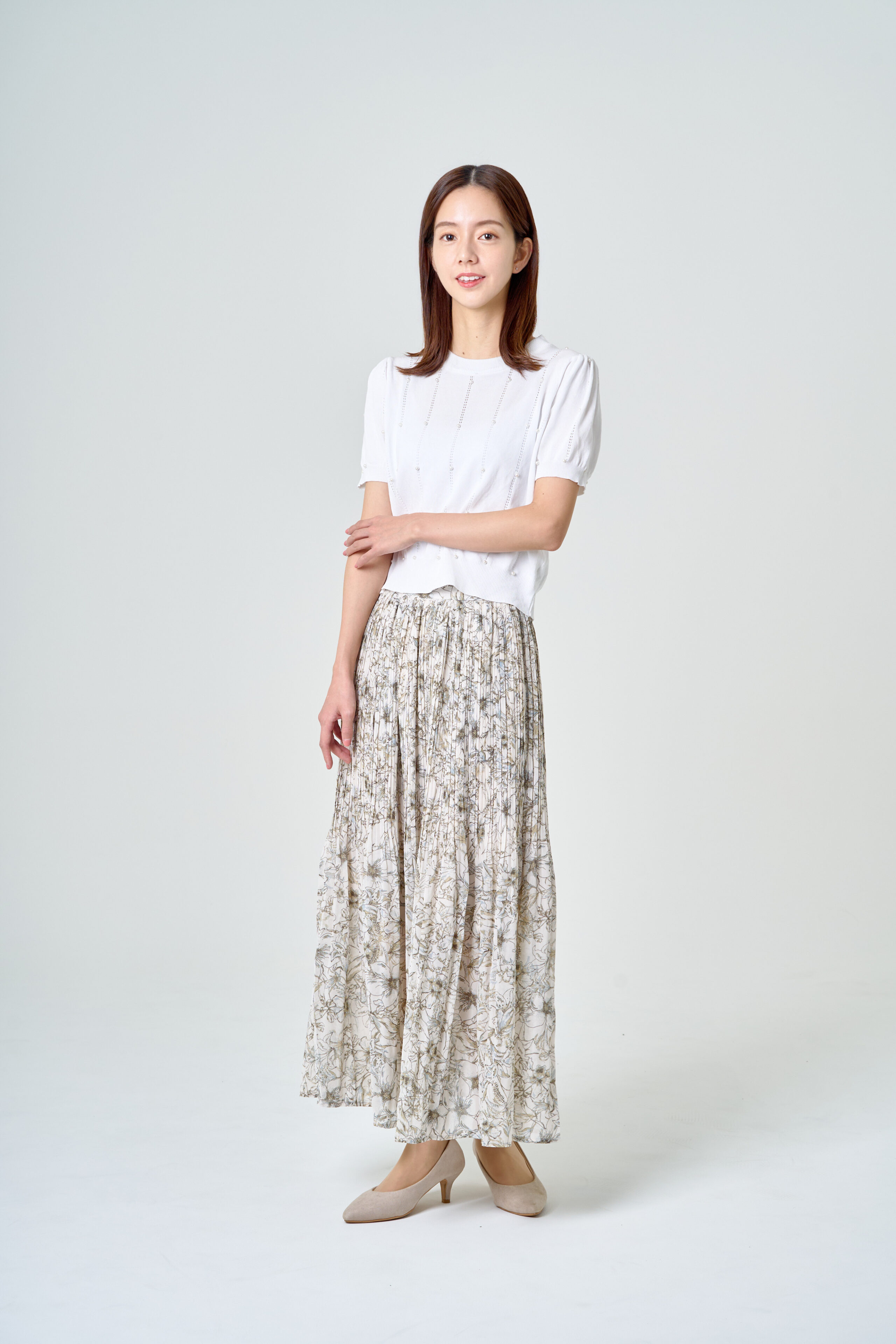 宣材写真の撮影です。清楚な衣装を活かし、