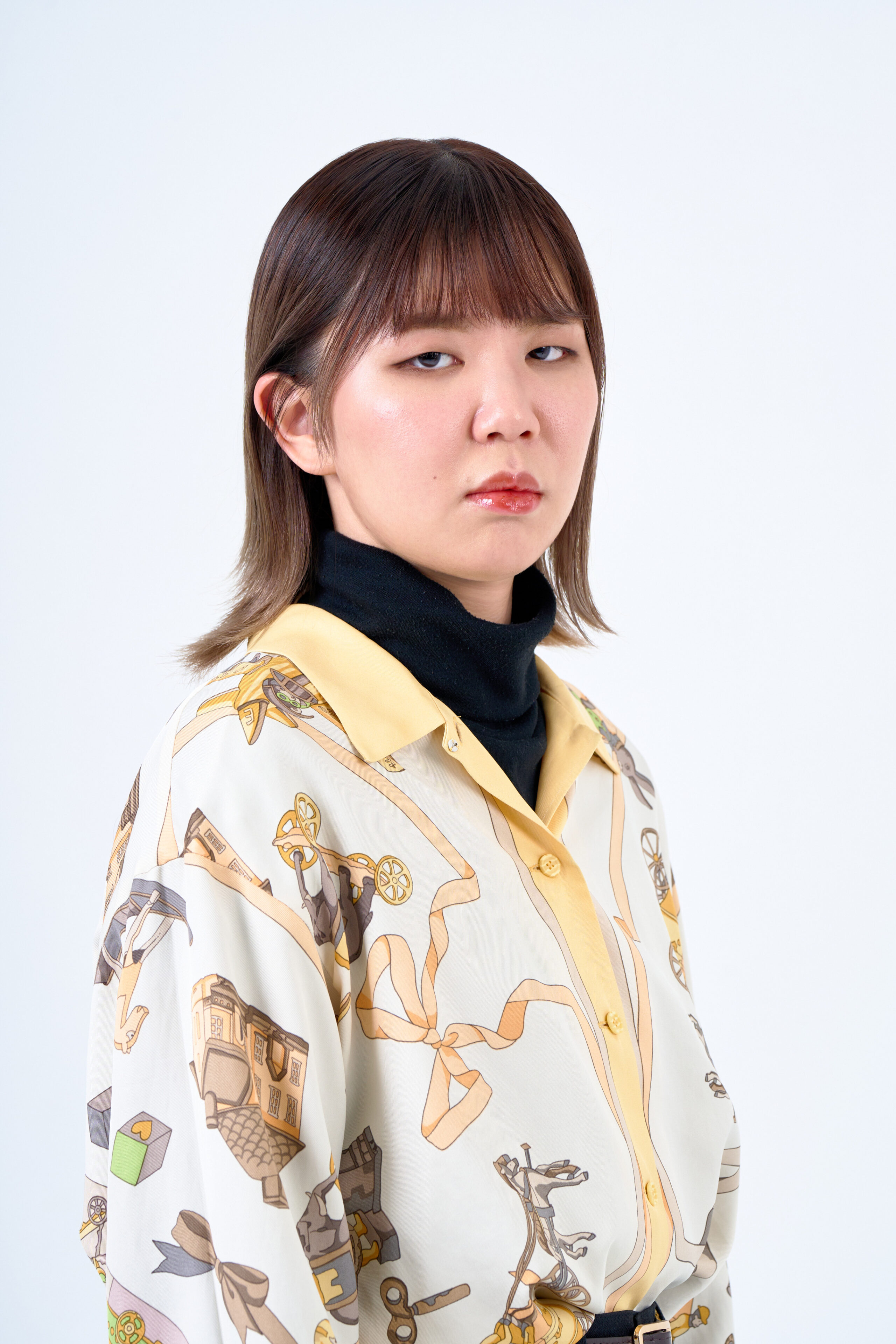 宣材写真の撮影です。衣装の質感や柄を綺麗