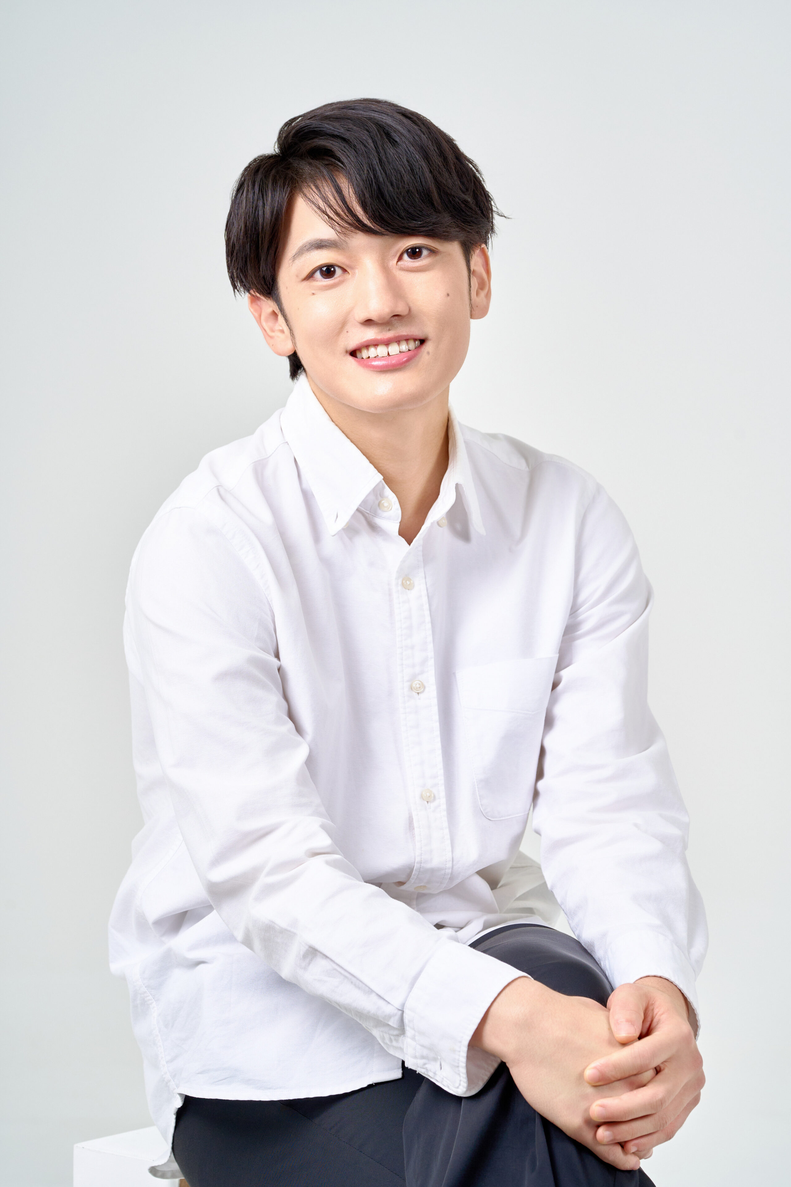 宣材写真の撮影です。透明感を強調するライ